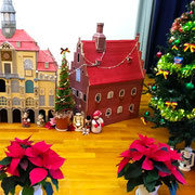 会場ではドイツのクリスマス飾りが人気を呼んでいました。　　　　・クリスマス飾りのドイツ懐かしく(和良)