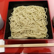 東京のホテルにある久兵衛でいただいた新蕎麦は美味しかったです。　　・久兵衛の新蕎麦旨し蕎麦汁も(和良)