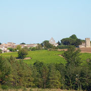 Le bourg avec l'église et le vieux pigeonnier