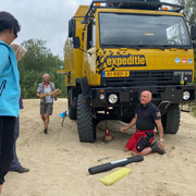 LKW selLKW Offroad Techniktraining-Wartung und Reparatur im Geländebst reparieren