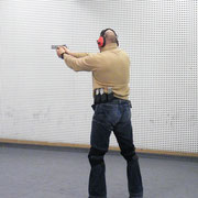 Schießen mit 9mm Faustfeuerwaffe