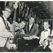 THE ASTRONAUTS 1963/1964 -vlnr: Thijs de Graaf (bas), Herman Sterk (solo), Henny van Pinxsteren (drums) en Jaap Mathijssen alias Jacky Mathis (slag/zang).