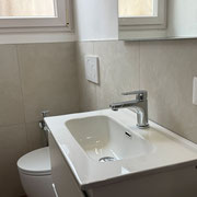 Badezimmer mit Dusche und WC