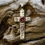 Silberkreuz mit Rhodolith (auf Lager)