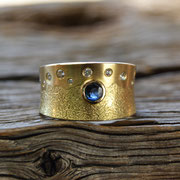 Goldring mit Safir und Brillanten