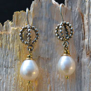 geschwärztes Silber mit 750er Gold, SWZ-Perle (auf Lager)