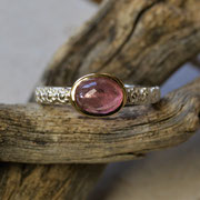 Silberring mit rosa Turmalin in 750er Gelbgoldfassung (auf Lager)