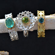 filigrane Ringe in Silber und Gelbgold, hier mit Turmalinen und Peridot