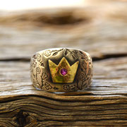 Silberring mit Goldkrone und Rubin
