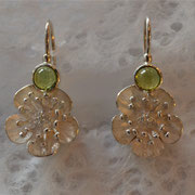 Butterblümchen-Ohrhänger in Silber mit Peridot 