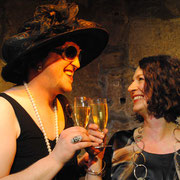 Hanuta Gonzales und Ursula Gumbsch in "Shades Of Schmalz 3 - Gnadenlos!"