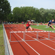 Beim 80m Hürden-Lauf - der Sieg ist nah