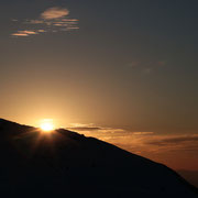 天狗山に夕陽が沈んでいきます