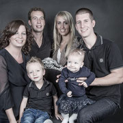 Uw Fotomoment | fotografie voor familie, Samen met kinderen op de foto, fotoshoot gezin, familie fotoshoot, bsafoto.com, Fotoshoots, Photo Sessions, Unieke fotoshoots in oosterhout, Kledingtips, Familieshoot, 