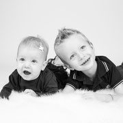 familieopdefoto : samen met je gezinsleden op de foto te gaan. foto's van hun kinderen, Familiefotografie, baby, familie, foto, fotoshoot, oosterhout, gezin, meisje,newborn