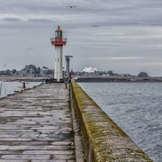 au bout de la jeté le phare