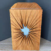 Urne aus Kirsche mit blauem Leder, Oberfläche geölt