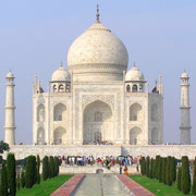 Taj Mahal - gebaut als Grabstätte für eine einzige Frau.