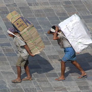 Auch in Nepals Hauptstadt Kathmandu wird noch oft getragen.