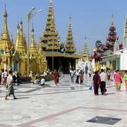 Die Schwedagon-Pagode in der Hauptstadt Rangun ist vielleicht das wertvollste religiöse Heiligtum im Buddhismus.
