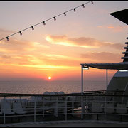 Sonnenaufgang auf See.