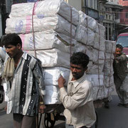 Durch Innnenstadt von Delhi.
