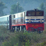 Expresszug von Rangun in Richtung Mandalay.