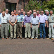 Gruppenbild vor dem Gemeindehaus der kath. Gemeinde Bocholt