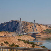 Brücke über den Attatürk Stausee