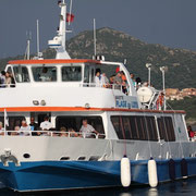 La foule à bord du bateau de promenade en mer