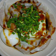 豆腐と水餃子（冷凍）とゆで卵　　朝