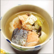 [KURONEKO no Instagram] 31/01/2015 Tendo *syake-nabe! É uma panela quente de salmão com outros ingredientes, como tofu, cogumelo, *hakusai e assim por diante. muuuuito bom. # food # localfood
