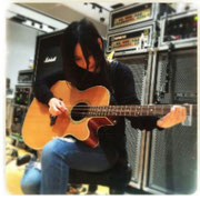 [Kuroneko no instagram] 04/07/2015 Ensaio dia 6. Não consigo tocar violão 😂😂