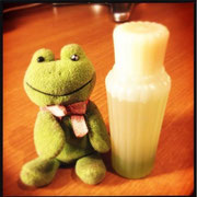 [KURONEKO no Instagram] 07/02/2015 Amanhã é a vez de Hiroshima. Obrigada a todos! Trouxe minha mini-garrafa de sais de banho favorito, é um banho de diversão também na estrada.  Minha Essência Bath favorito e meu minúsculo amigo❤