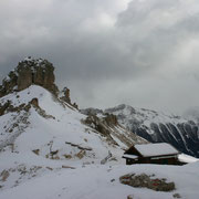 Blick zur kleinen Baita Pederiva und zum Ciampaz