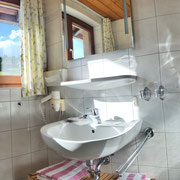 Badezimmer mit Tageslichtbad, Hotel- Pension Enzian Todtnauberg