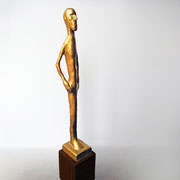 Statuette als Preis in der NDR-Sendung „Mensch des Jahres 2001", verliehen an den damaligen New Yorker Bürgermeister Giuliani (2002 noch einmal verliehen). Gewünscht war ein „Zwischending aus Oscar und Giacometti-Skulptur". Bronzeguss, Holzsockel 