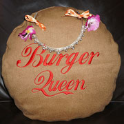 Rundes Sitzpolster mit Aufdruck 'Burger Queen'