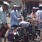 Tiffin Walla at Khar Railway Station, Mumbai - Photo: Sabine Anders