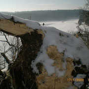 Blick ins verschneite Lonetal vom Bockstein