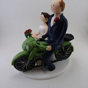Tortenfigur Brautpaar mit Motorrad und Seitenwagen