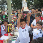 Santiago Manrique, levanta trofeo como mejor jugador Categoría sub-11