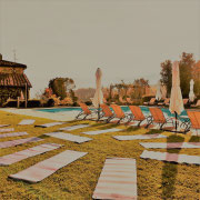 Pilates Outdoor am Pool