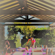 Pilates in der warmen Toskanasonne