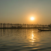 U-Bein-Brücke über den Taungthaman-See (Amarapura, Myanmar)