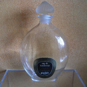 Flacon goutte - - Différents verriers 50cc - 8 à 9cm (1973) remplacé par 50ml - 8,9cm (1983-1988) 100cc - 12 à 13cm (1938) remplacé par 100ml - 12,5cm (1983-1994) 250cc - 16 à 17cm (1923) remplacé par 250ml - 16,8cm (1983-1995) 500cc - 20 à 21cm (1923-200
