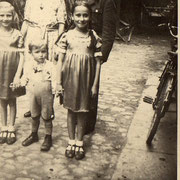 Familie Georg und Anna Hilschmann mit den Kindern Maria, Anita und Oswald 