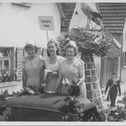 Ehrendamen in Dudenhofen 1951; Katharina Seithel, Hildegunde Sprißler, Resel Nebel