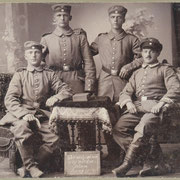 Erich Niederreuther mit Dienstgrad Major (rechts) und 3 unbekannten Kameraden