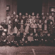 Geburtsjahrgang ca. 1944, 1. und 2. Klasse (Steg Stefan - obere Reihe rechts)